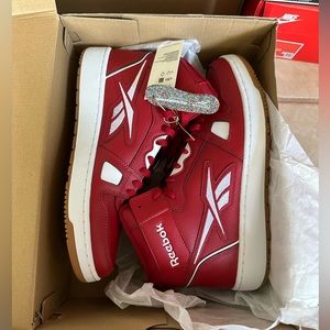 Reebok Resonator Mid Basketball Sneaker Flash Red White.